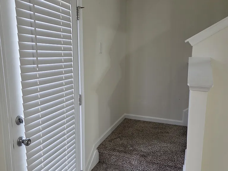 2144 Belmont Cir — Photo 7