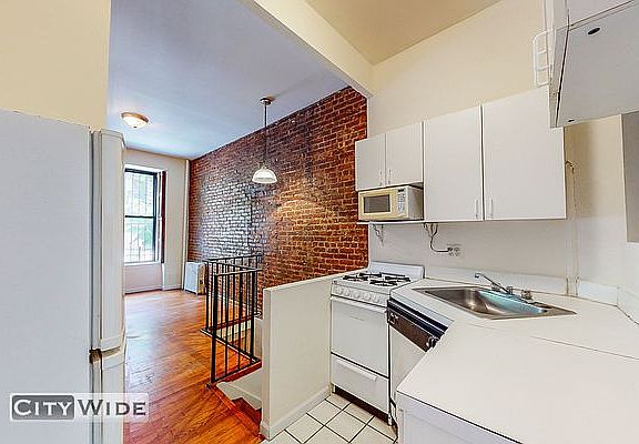 3rd image of 320 E 93rd St APT 1A