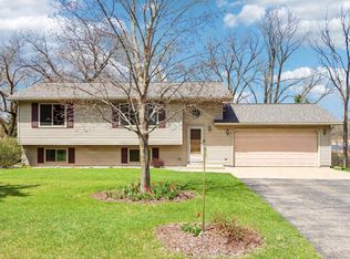 N6376 Hillcrest Rd, Pardeeville, WI 53954
