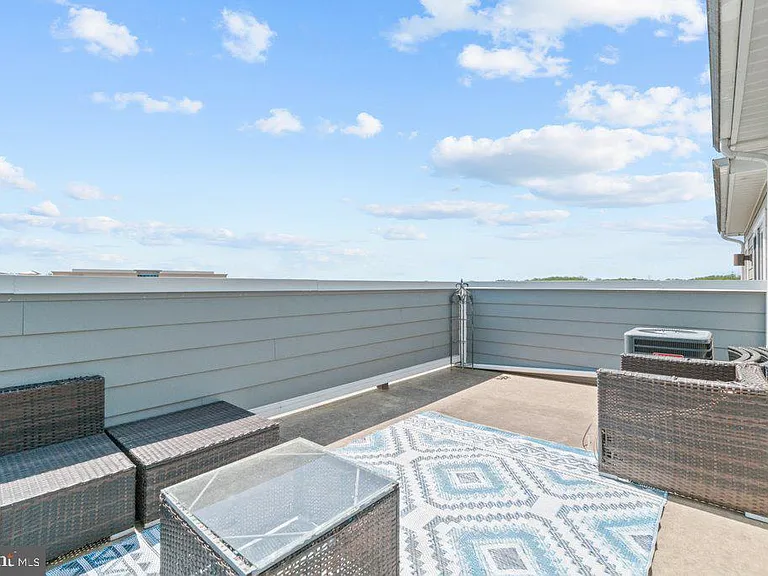6247 Islington St — Photo 44