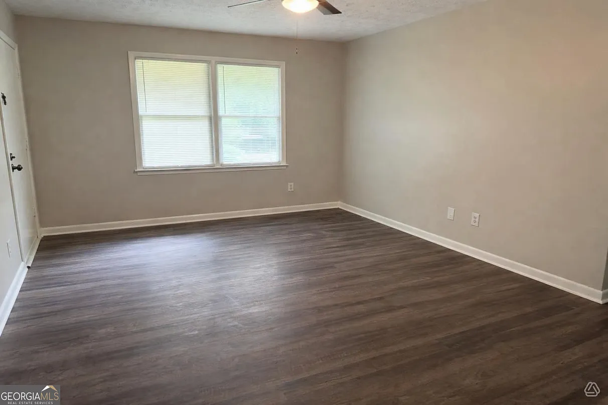 2 bed, 1.0 bath, 970 sqft, $1,395 — Photo 3