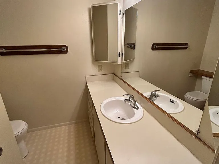 50 Riverview Dr #A — Photo 16