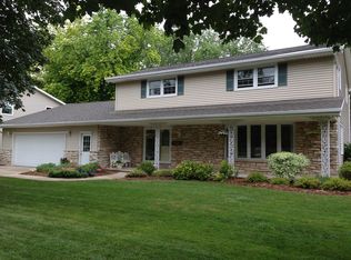 1311 N Fernmeadow Dr, Appleton, WI 54915