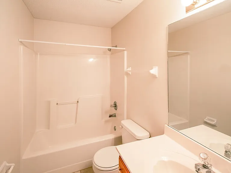 3920 Paramount Cv — Photo 14
