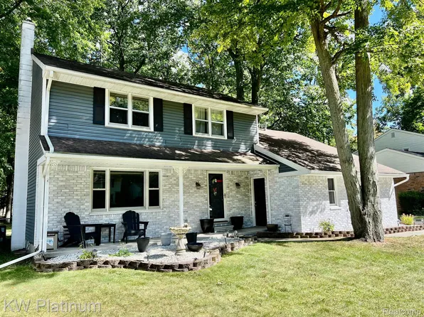 3692 W Surrey Ln, Fort Gratiot, MI 48059