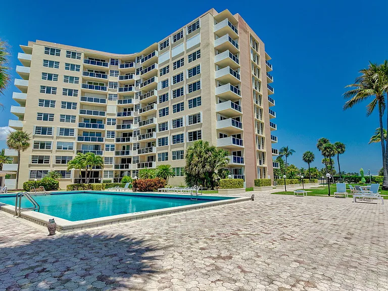 2800 N Flagler Dr #202 — Photo 30