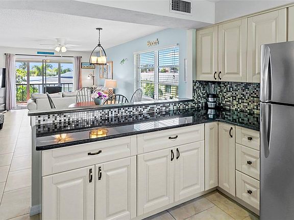 5th image of 116 Vista Hermosa Cir APT 302C