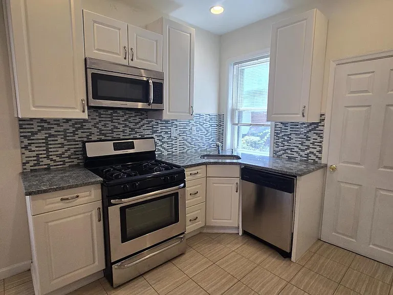 5630 Addison St — Photo 2