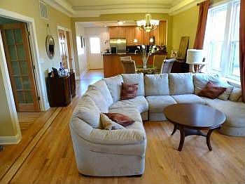 4th image of 1112 W Pratt Blvd APT 3E