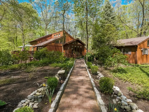 3902 Dogwood Ln, Doylestown, PA 18902