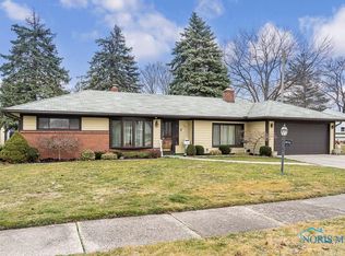 1827 Byron Pl, Oregon, OH 43616