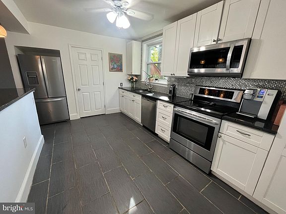 3rd image of 513 Hinkson Blvd
