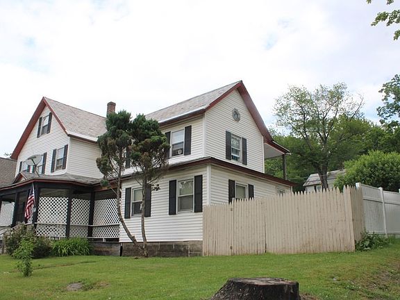 3rd image of 209-211 Deerfield St