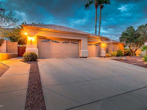 2nd image of 838 E Desert Flower Ln