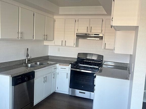 4th image of 13920 Doty Ave #3