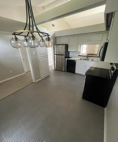 105 Northtown Dr — Photo 8
