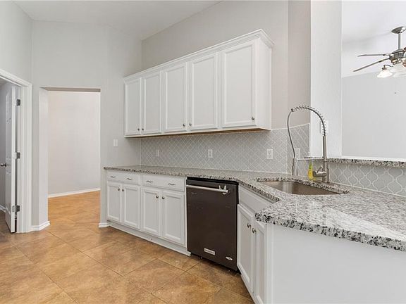 5th image of 1104 N Railroad Ave