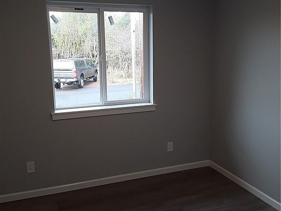 3rd image of 610 Willapa Ct SE