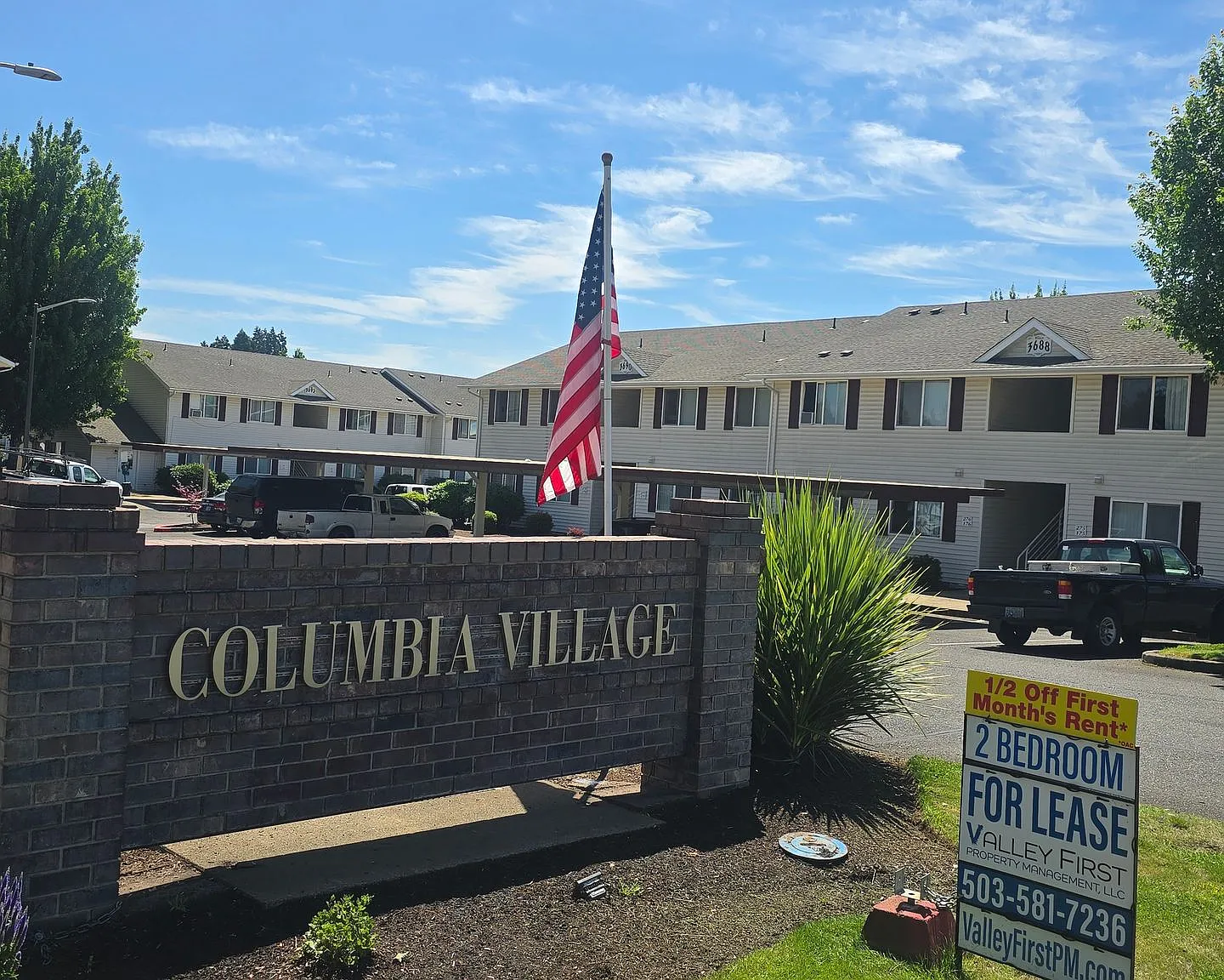 Winfou06-Columbia Village Apartments — Photo 2