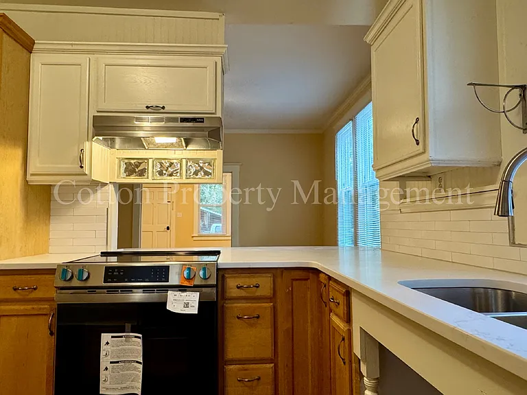 315 S 15th St — Photo 12