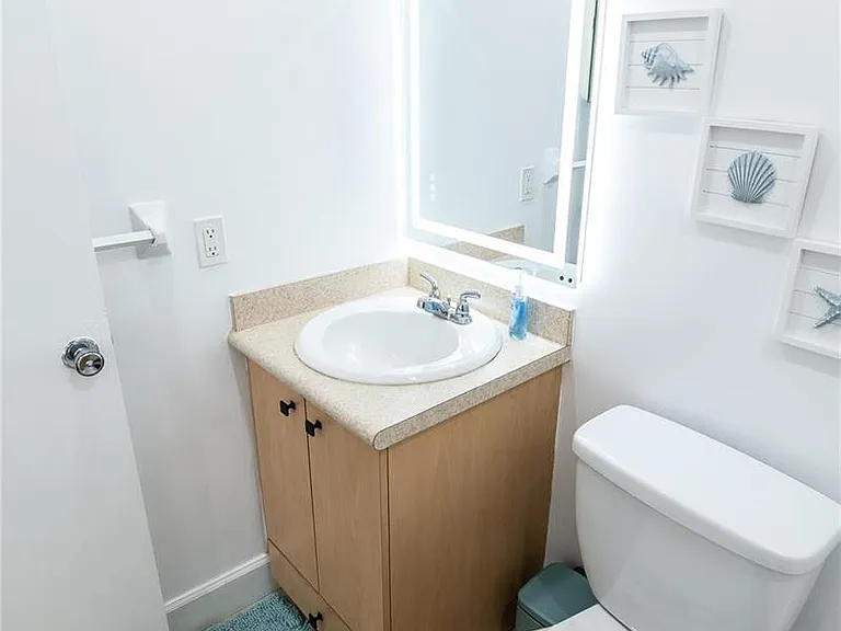 3230 NE 13th St #203 — Photo 9