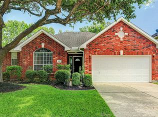 907 Norfolk Dr, Pearland, TX 77584