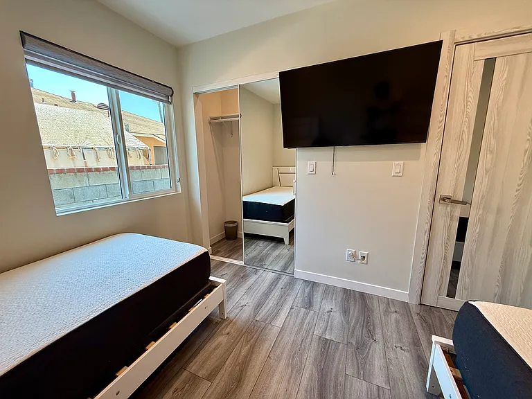2428 N Lincoln St — Photo 14