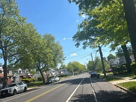 5th image of 410 E 2nd Ave