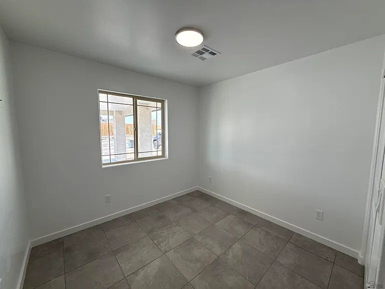 5048 E Monreal Ln — Photo 9