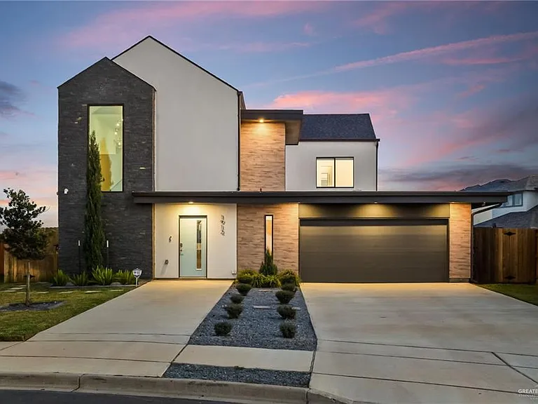 1912 Silverton Cir — Photo 1