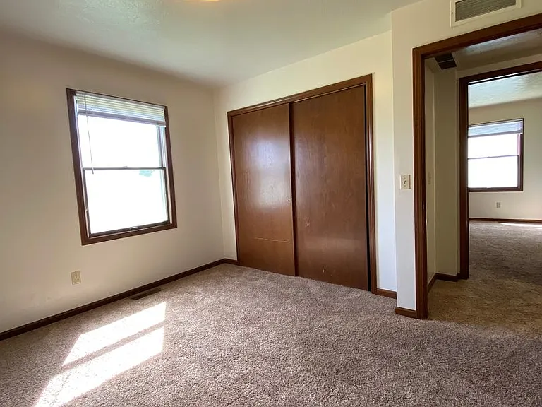 122 S Silverwood Ln — Photo 8