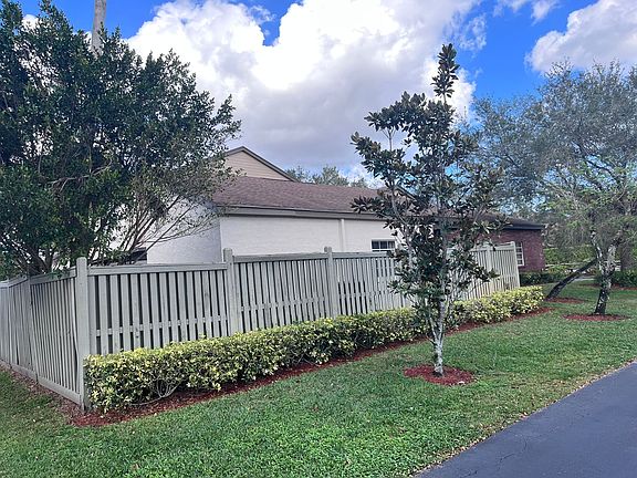 3rd image of 6663 Stratford Dr