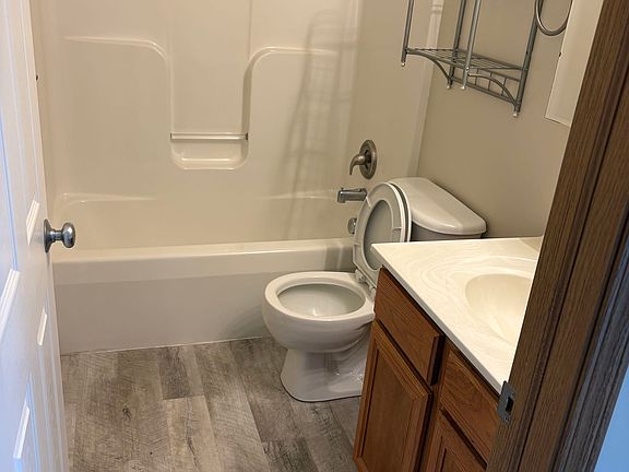 3rd image of 749 Coe Rd #749