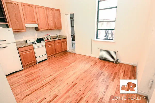 Rented by Jonis Realty | media 12