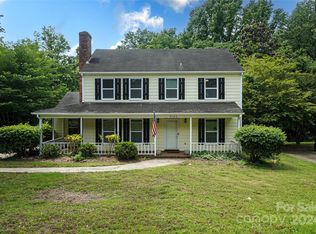 5129 Macandrew Dr, Charlotte, NC 28226