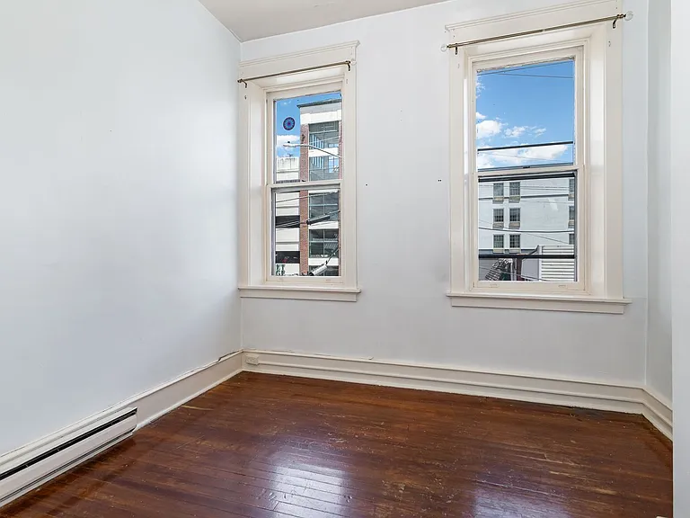 25 W Pomfret St — Photo 31