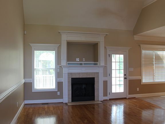 Livingroom with gas fireplace