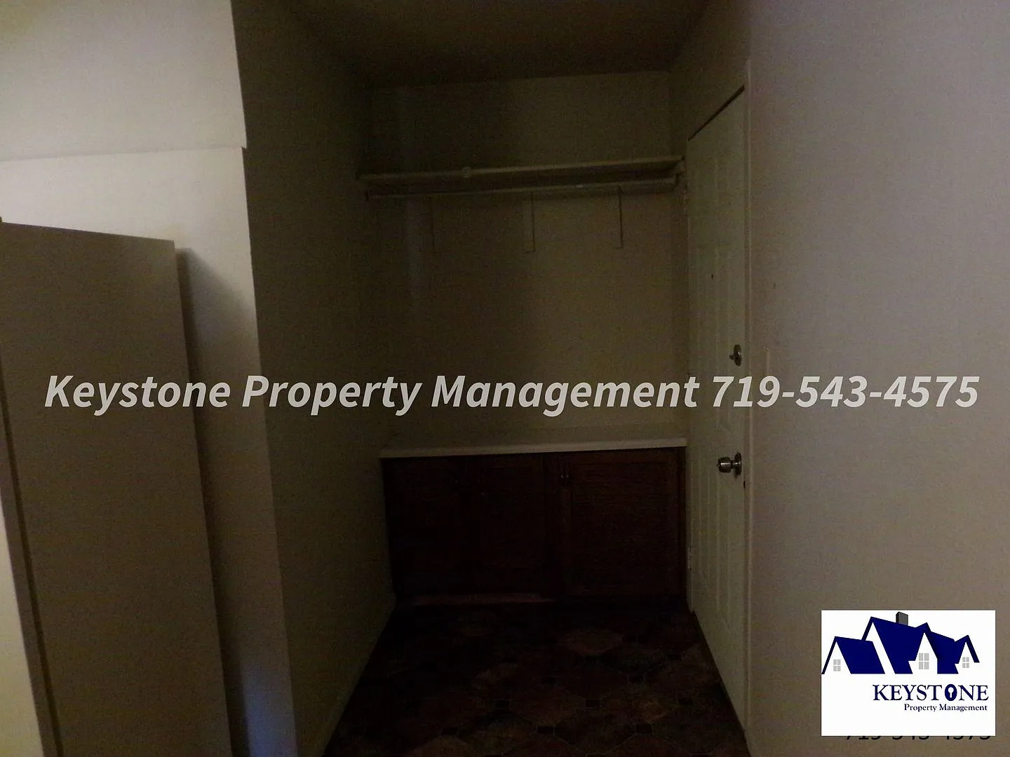 $425 OFF - Move In Special! Downtown 1 Bed/1 Bath Apartment With Interior Entrance - $850/$850 — Photo 2
