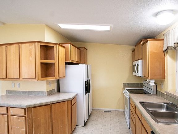 4th image of 536 NE Troutdale Ave