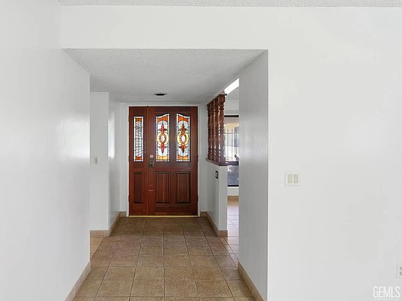 3rd image of 5984 Oakhaven St