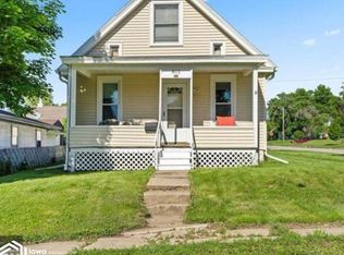 812 S 13th St, Burlington, IA 52601