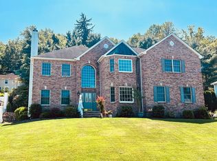 10 Pilgrim Ct, Cedar Grove, NJ 07009