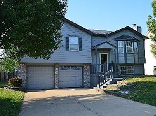 206 W Laredo Trl, Raymore, MO 64083