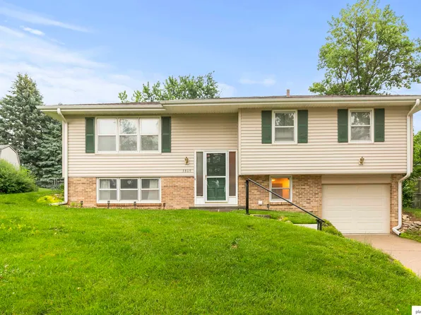 3809 N 94th St, Omaha, NE 68134