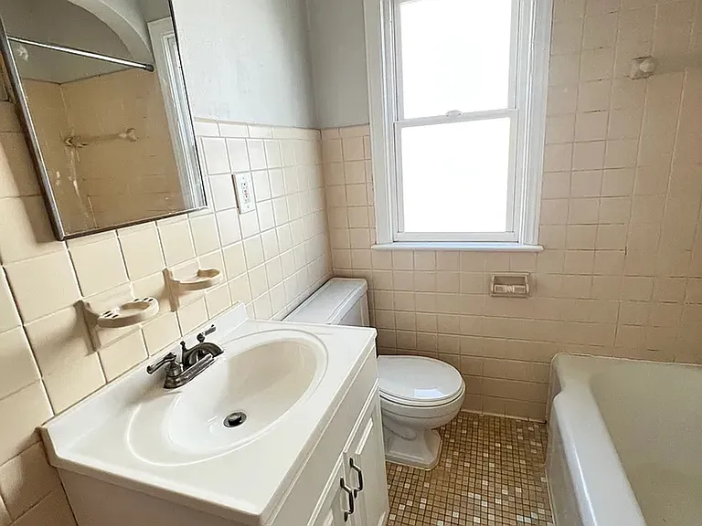 424 4th St #2 — Photo 11