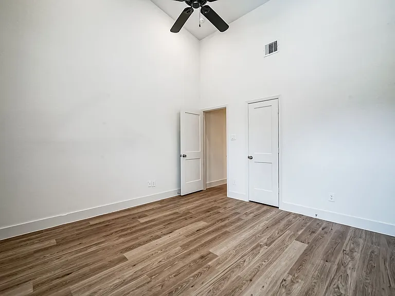 2523 Appian Way — Photo 21