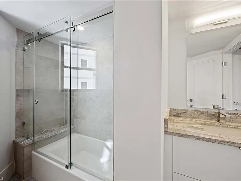 6075 Pelican Bay Blvd #605 — Photo 32
