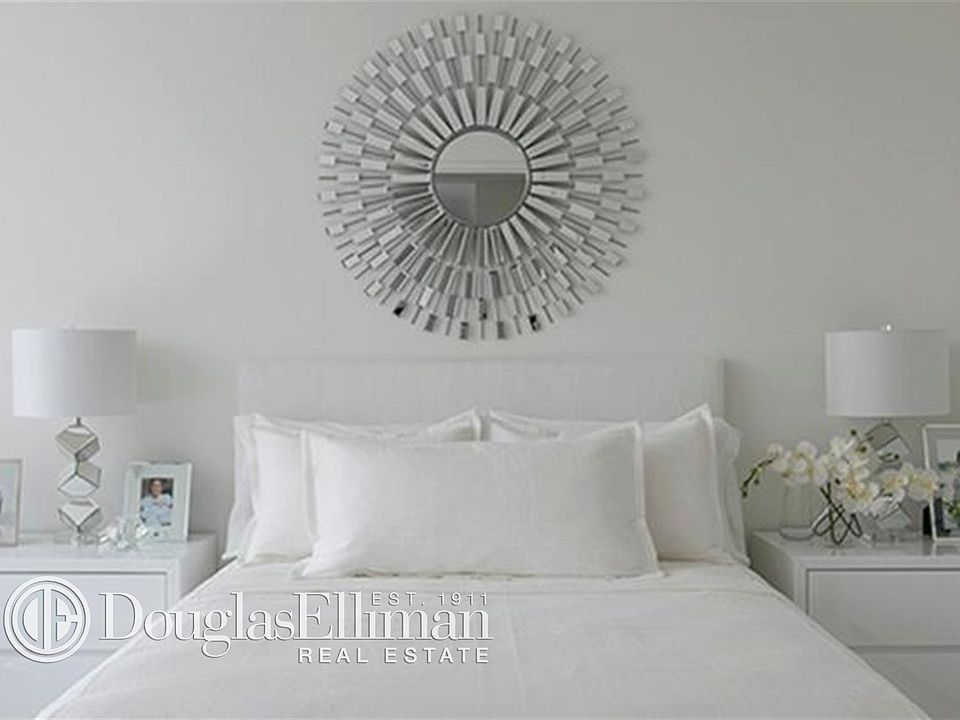 2nd image of 160 W 62nd St APT 20G