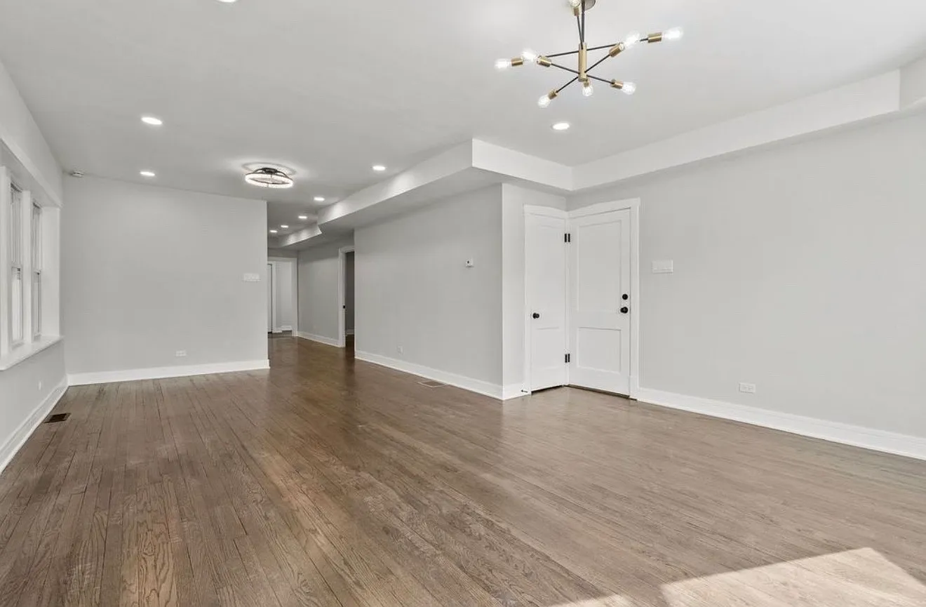 3 bed, 1000 sqft, $2,000 — Photo 2