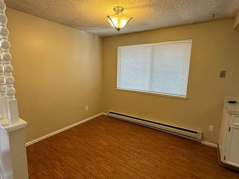 1827 Worden Ave — Photo 5